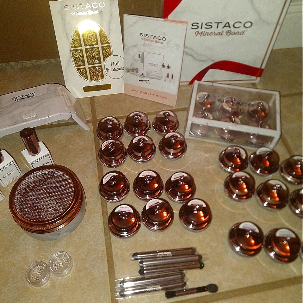 Sistaco Nail System with 27 colors!